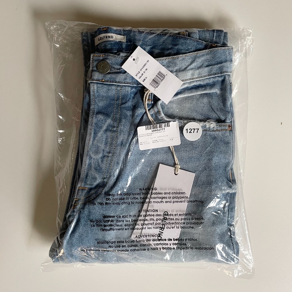 ✨NWT✨ GRLFRND Helena Distressed Straight Leg Jean in Good Life - Picture 9 of 9